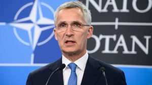 Столтенберг вирушив до США, аби прискорити допомогу Україні