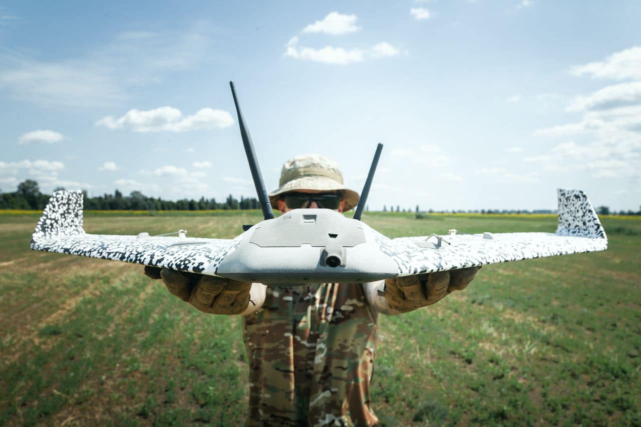 Воїн ЗСУ з дроном. Фото: Skyassist