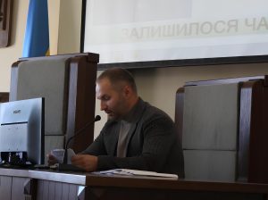 Назвав колегу відьмою: у Коломиї звільнили депутата міськради
