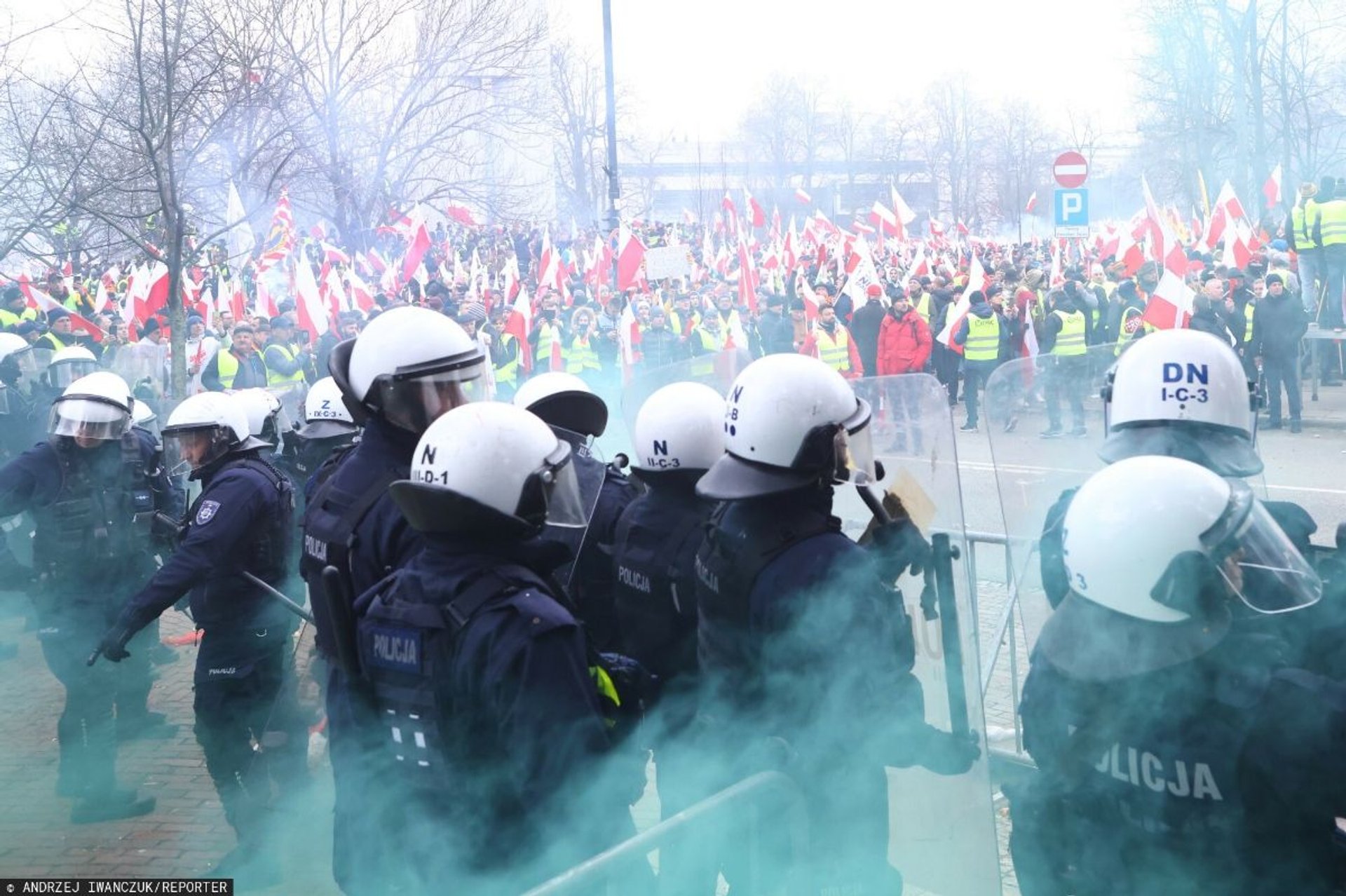 Мітинг польських фермерів переріс у сутички з поліцією. Фото: ANDRZEJ IWANCZUK/REPORTER