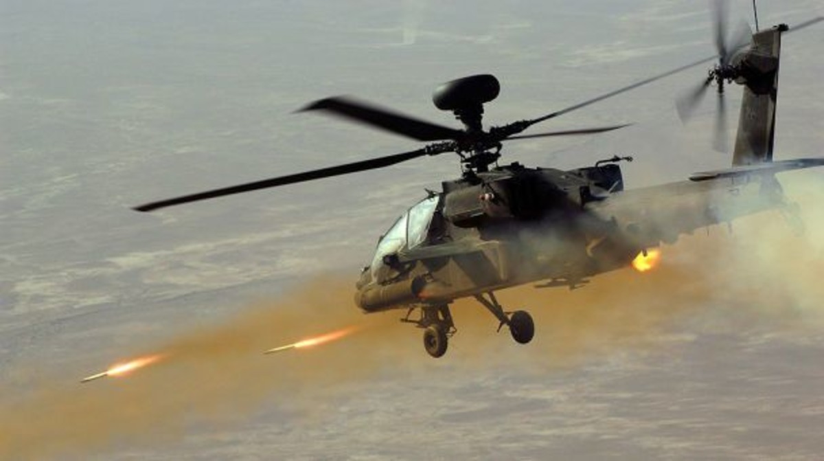 Вертоліт веде обстріл. Ілюстративне фото: wikimedia.com