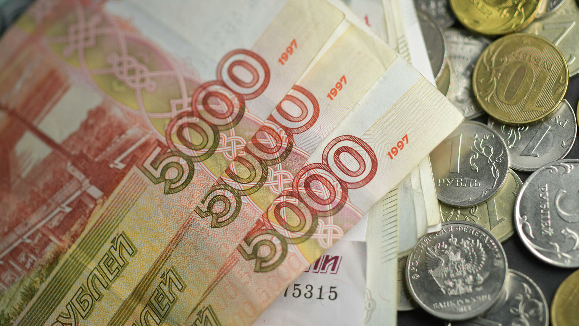 Російські рублі. Ілюстративне фото: google.com