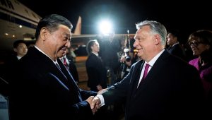Орбан приїхав до Китаю в межах своєї «миротворчої місії»