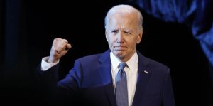 Байден закликав Трампа не поширювати фейки про ураган «Мілтон»