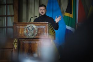 Зеленський: Україна готова до переговорів, проте не поступиться своїми територіями 
