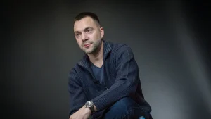 Олексій Арестович припиняє робити збори на купівлю зброї для ЗСУ 