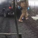 Штурмовики рятують пораненого після підриву наземного дрона / Фото: 92 бригада