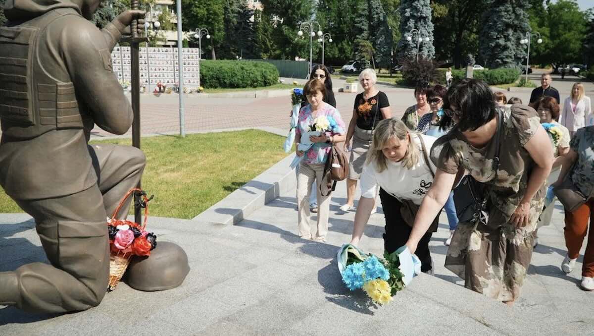 Черкаси вручили нагороди «Герой Черкас» родинам полеглих / Фото: відкриті джерела