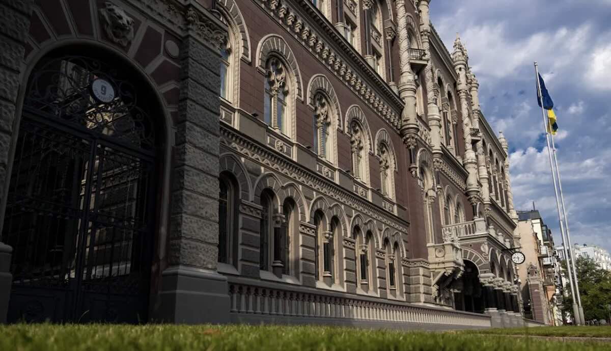 НБУ послаблює валютні обмеження для бізнесу і військових / Фото: відкриті джерела