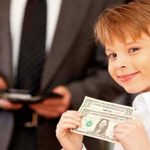 Українці посперечалися, чи варто платити дітям за оцінки / Фото: відкриті джерела